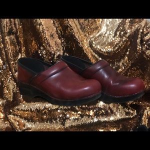 Size 39 (9) Rust Red Dansko’s